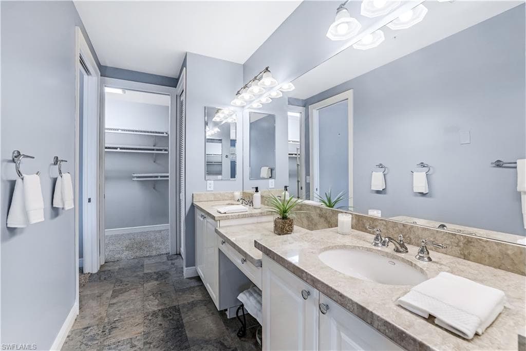 863 9th Ave S 202, Naples, FL 34102-18