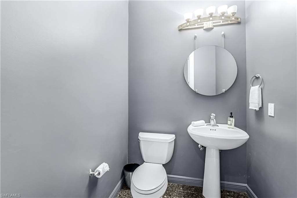 863 9th Ave S 202, Naples, FL 34102-27