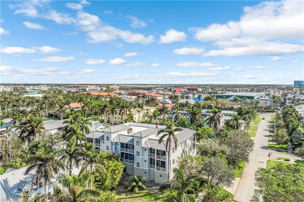 863 9th Ave S 202, Naples, FL 34102-29