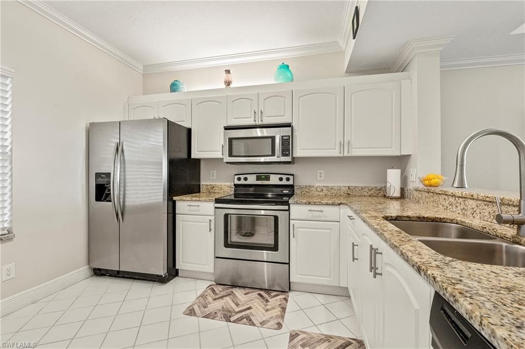 992 Woodshire Ln D205, Naples, FL 34105-4