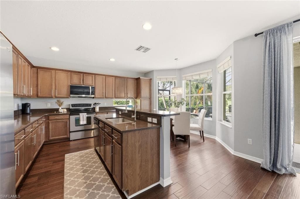 2004 Par Dr, Naples, FL 34120-10