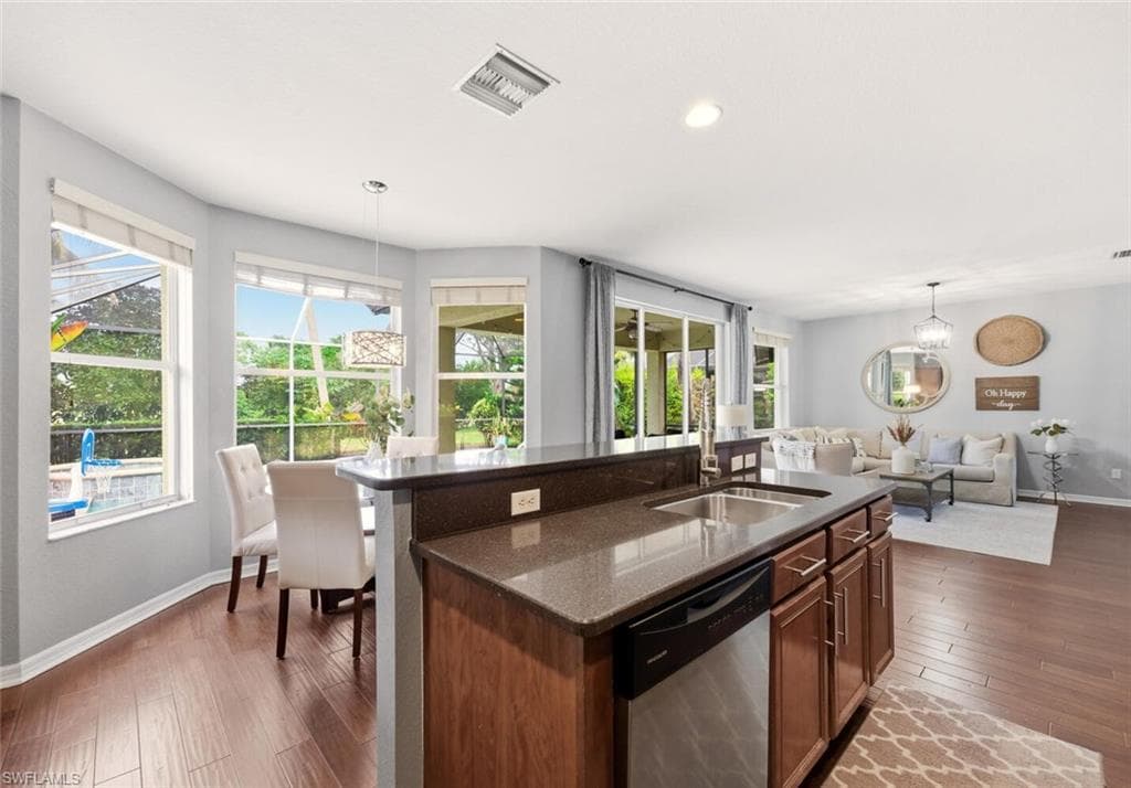 2004 Par Dr, Naples, FL 34120-15