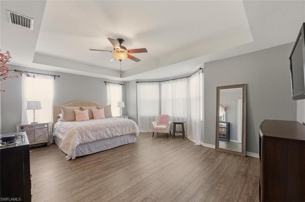 2004 Par Dr, Naples, FL 34120-21