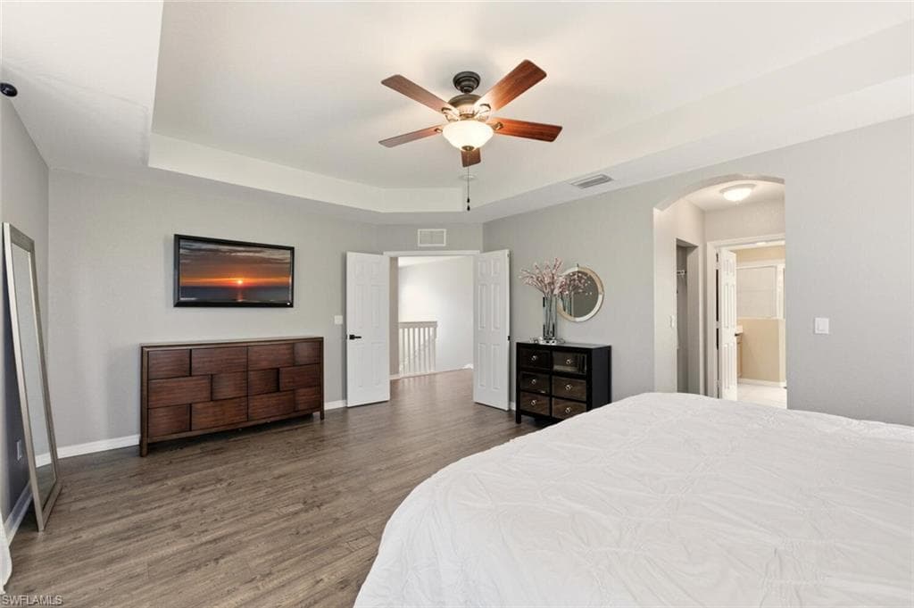 2004 Par Dr, Naples, FL 34120-22