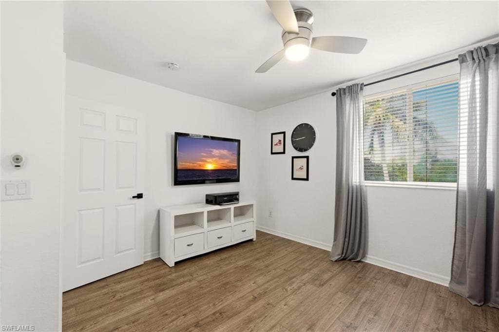 2004 Par Dr, Naples, FL 34120-25