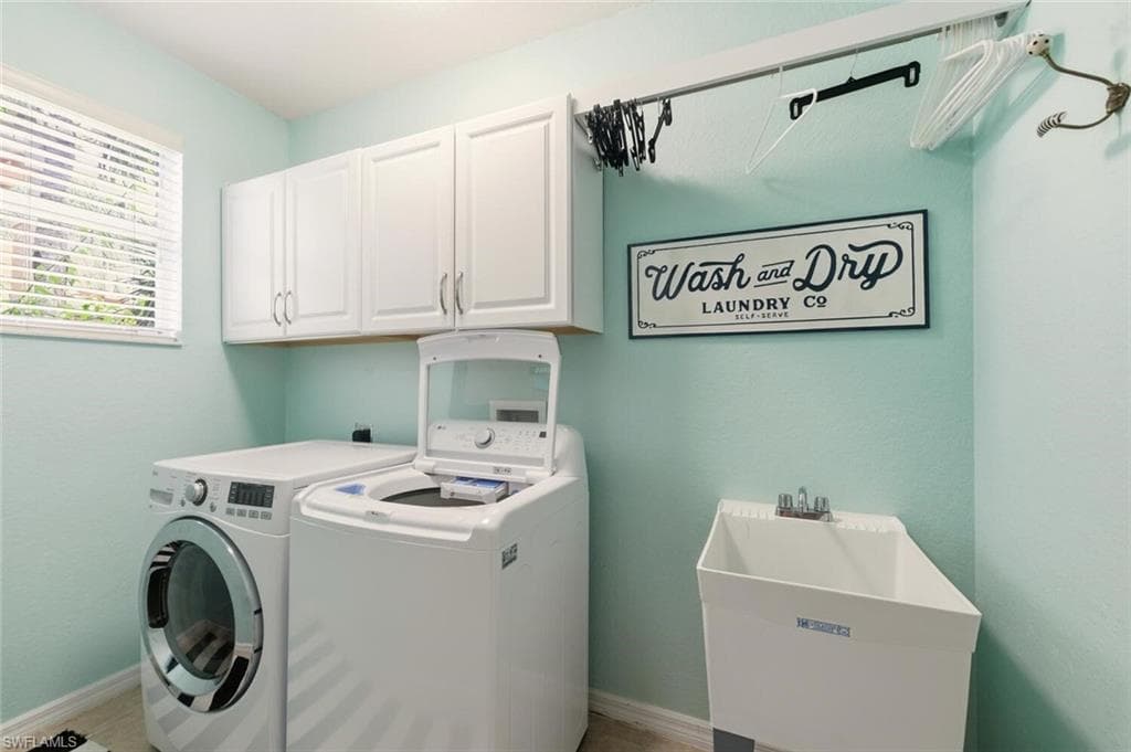 2004 Par Dr, Naples, FL 34120-29