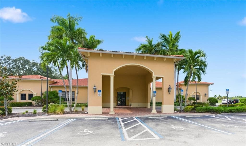 2004 Par Dr, Naples, FL 34120-36