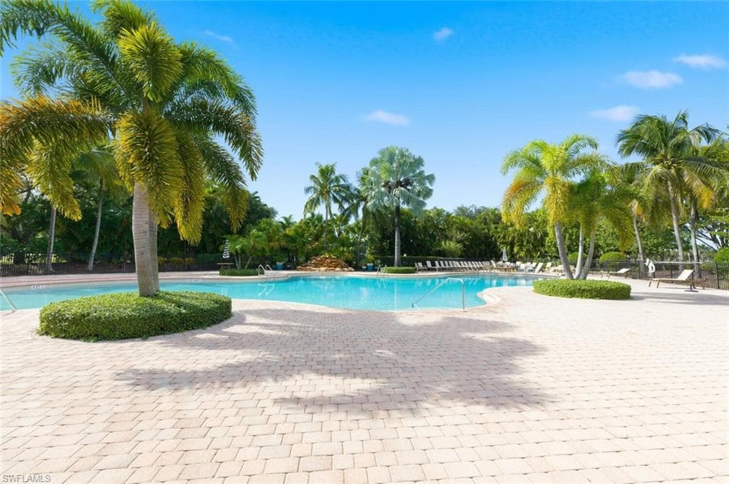 2004 Par Dr, Naples, FL 34120-37