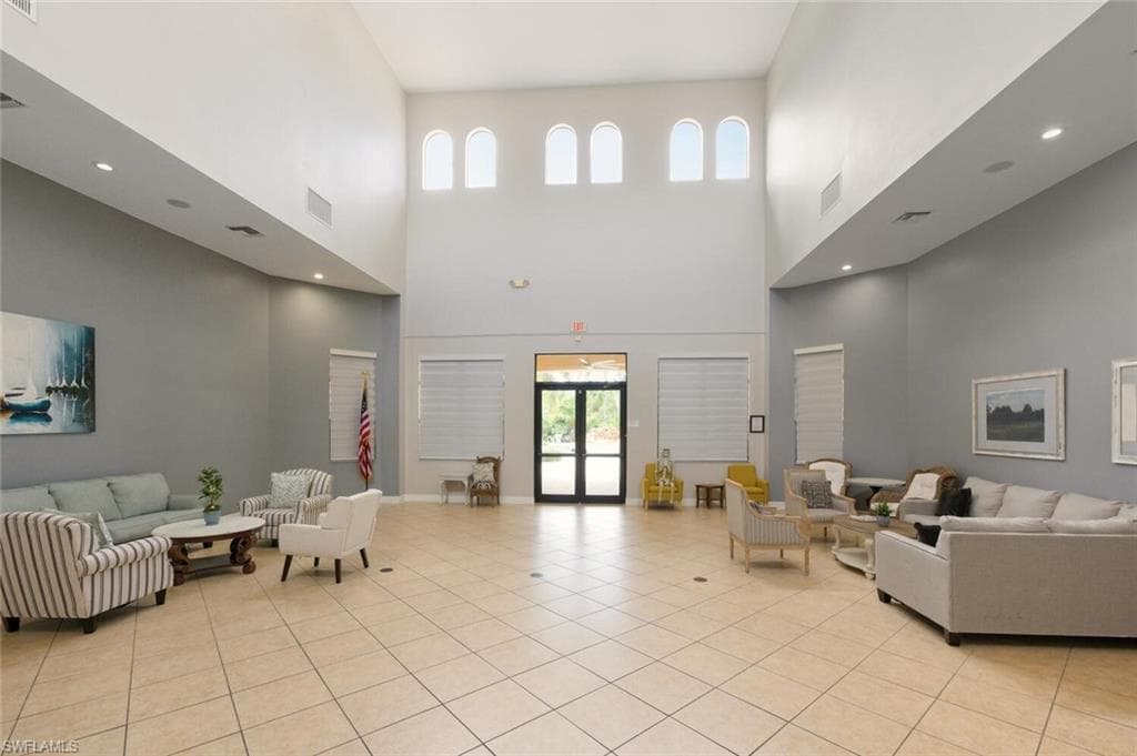 2004 Par Dr, Naples, FL 34120-38