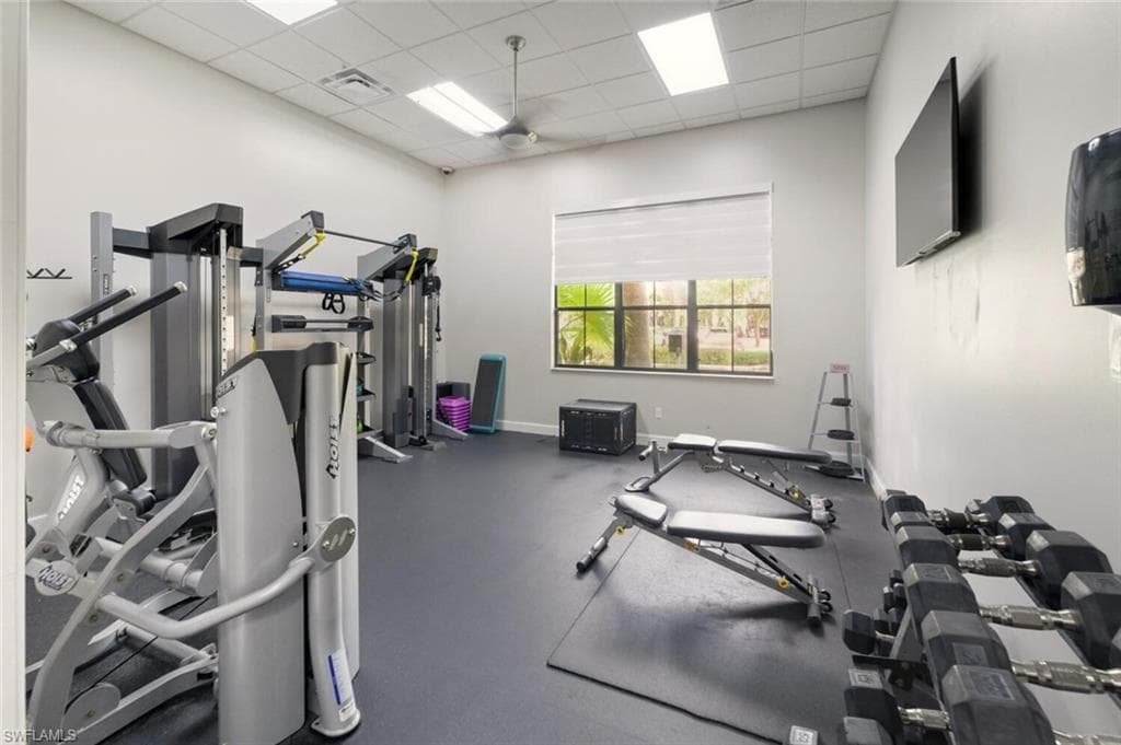 2004 Par Dr, Naples, FL 34120-40