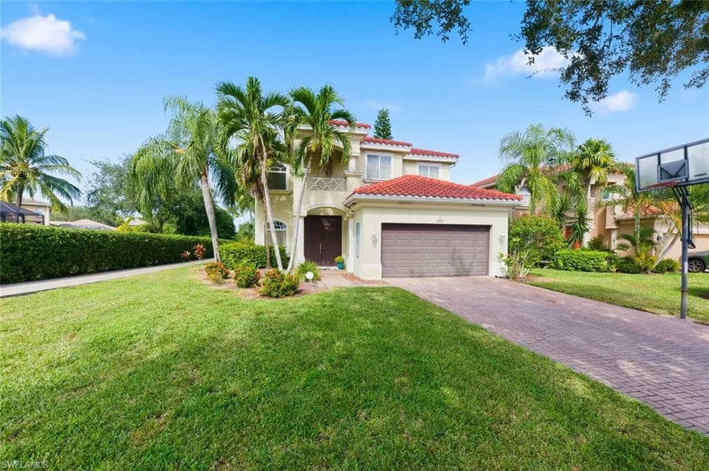 2004 Par Dr, Naples, FL 34120-3
