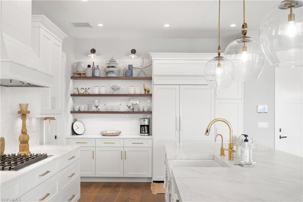 414 Palm Ct, Naples, FL 34108-8