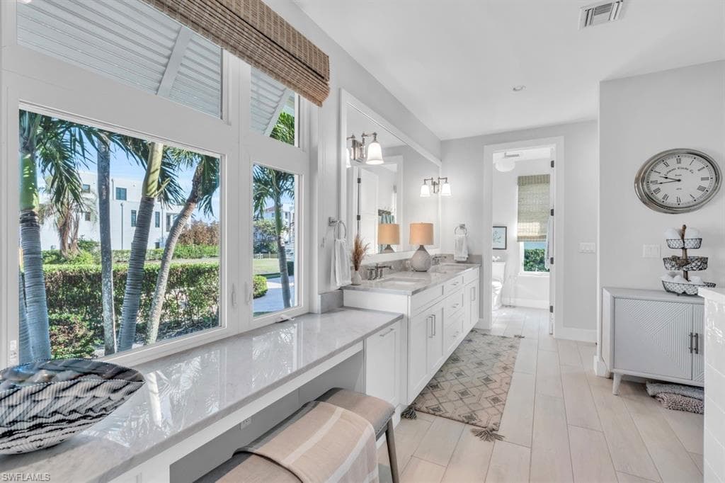 414 Palm Ct, Naples, FL 34108-17