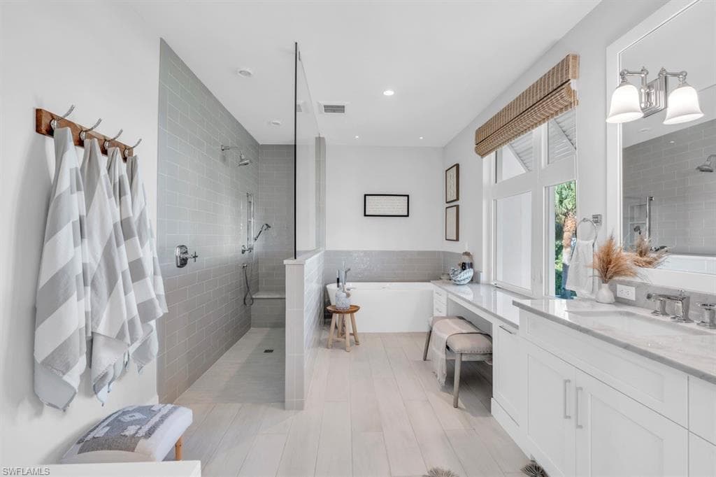 414 Palm Ct, Naples, FL 34108-19