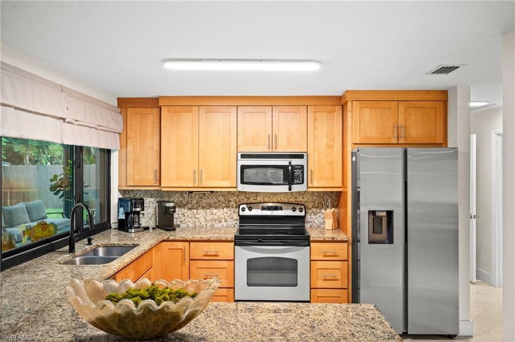 472 Palm River Blvd, Naples, FL 34110-7