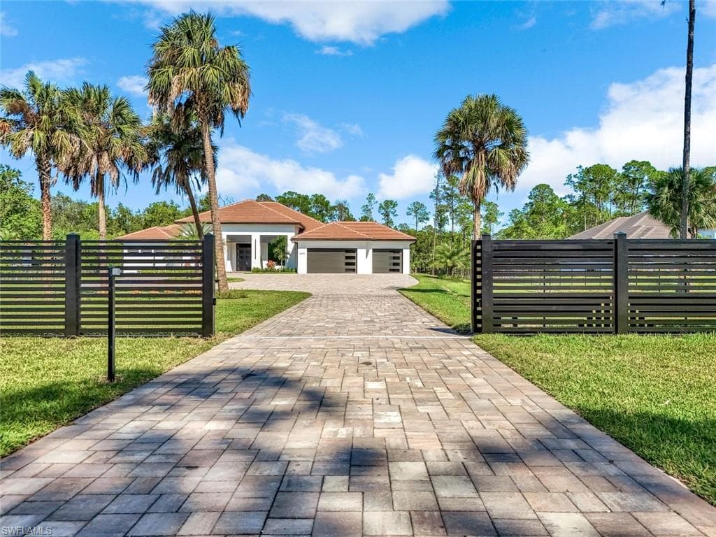 3691 21st Ave SW, Naples, FL 34117-4