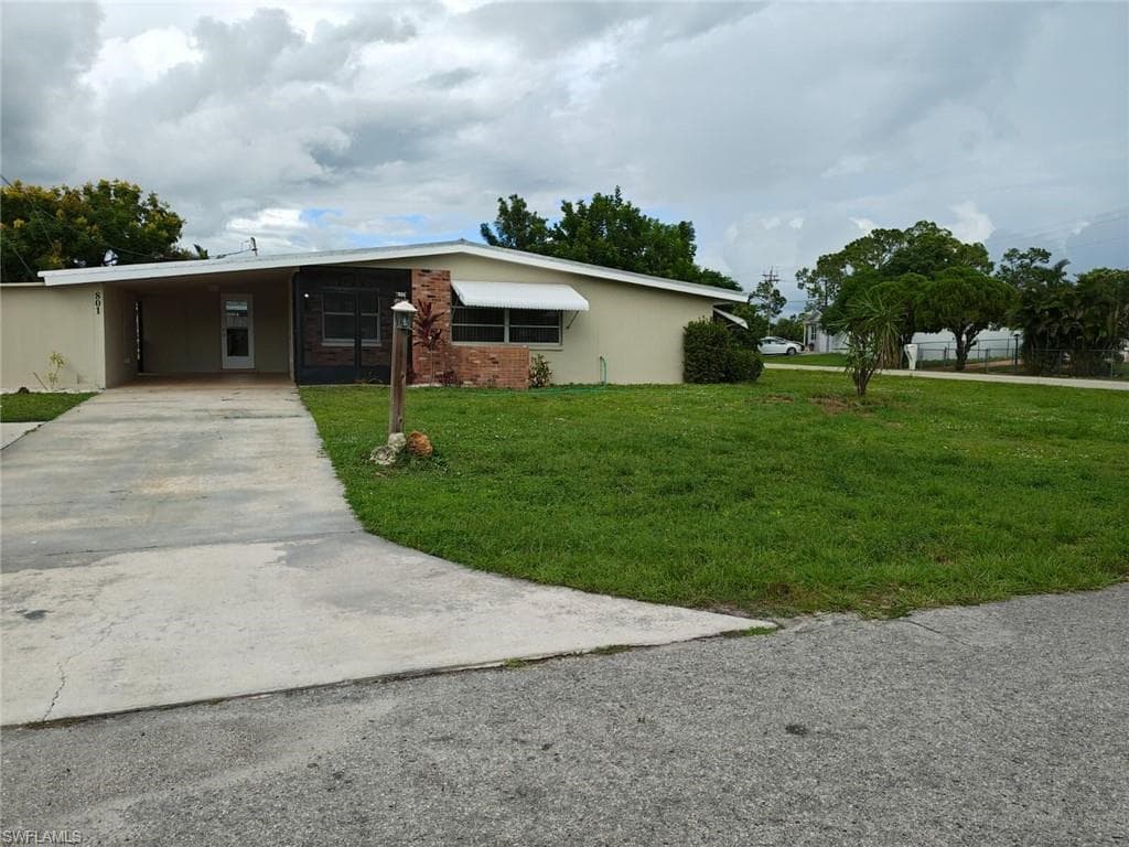 801 Perry Ave, Lehigh Acres, FL 33936-1