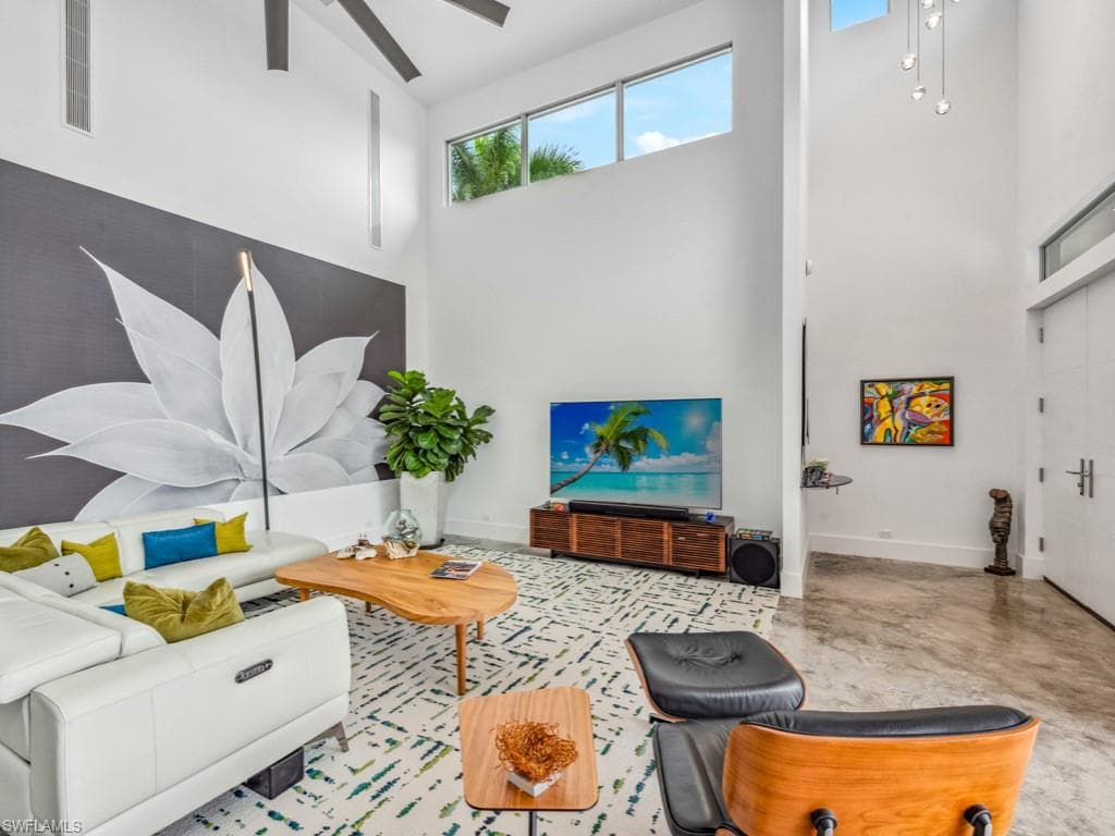 600 Crescent St, Marco Island, FL 34145-10