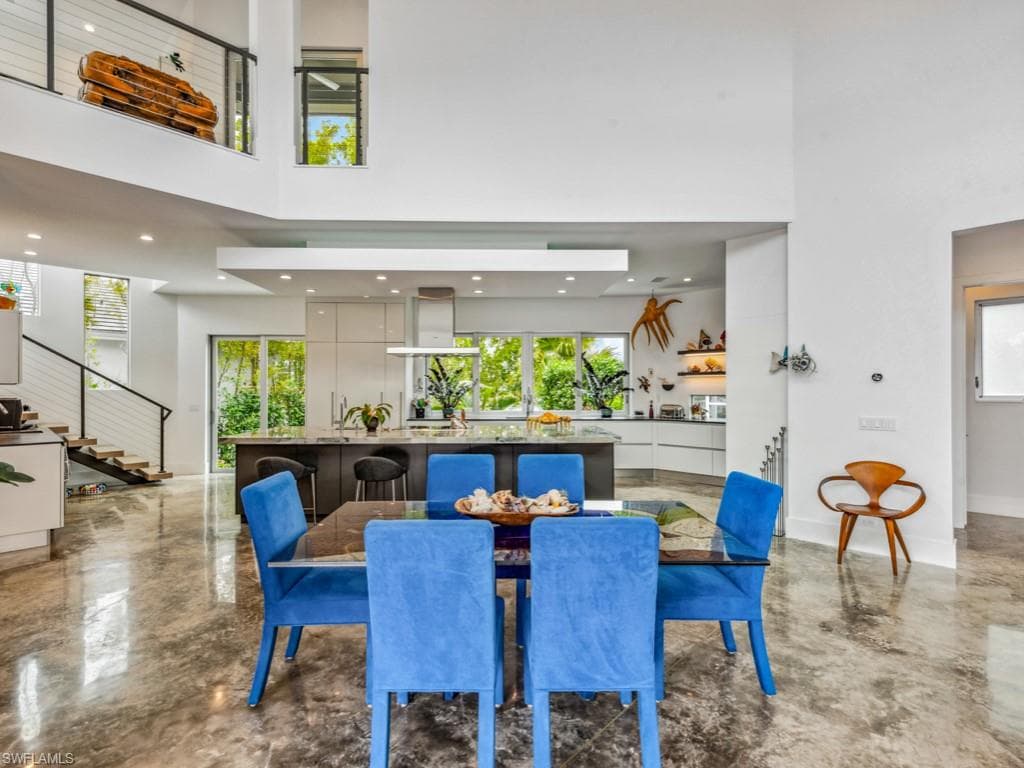 600 Crescent St, Marco Island, FL 34145-17