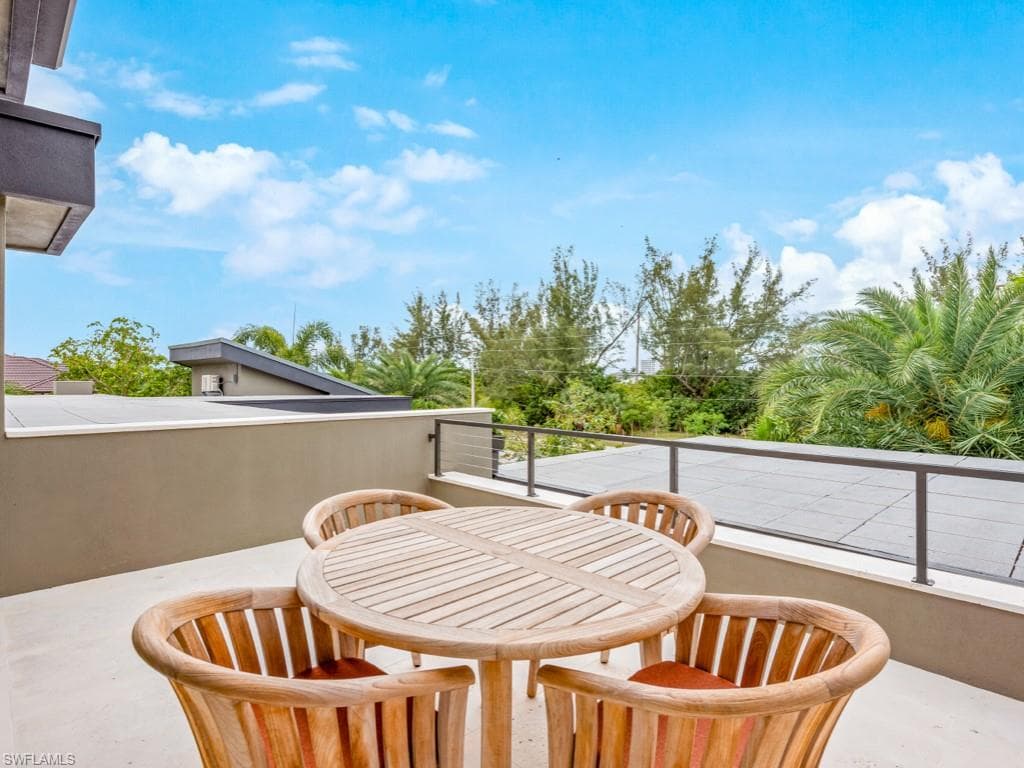 600 Crescent St, Marco Island, FL 34145-33