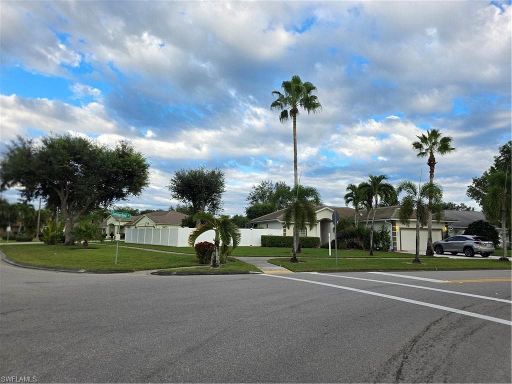 857 Summerfield Dr, Naples, FL 34120-1