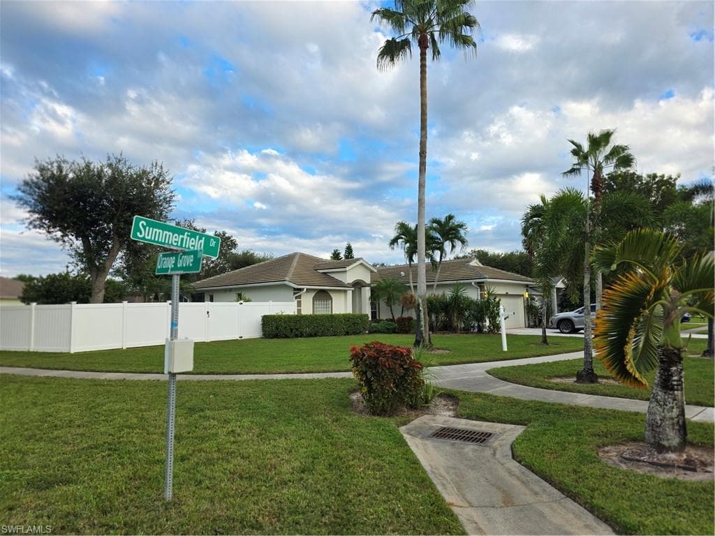 857 Summerfield Dr, Naples, FL 34120-3