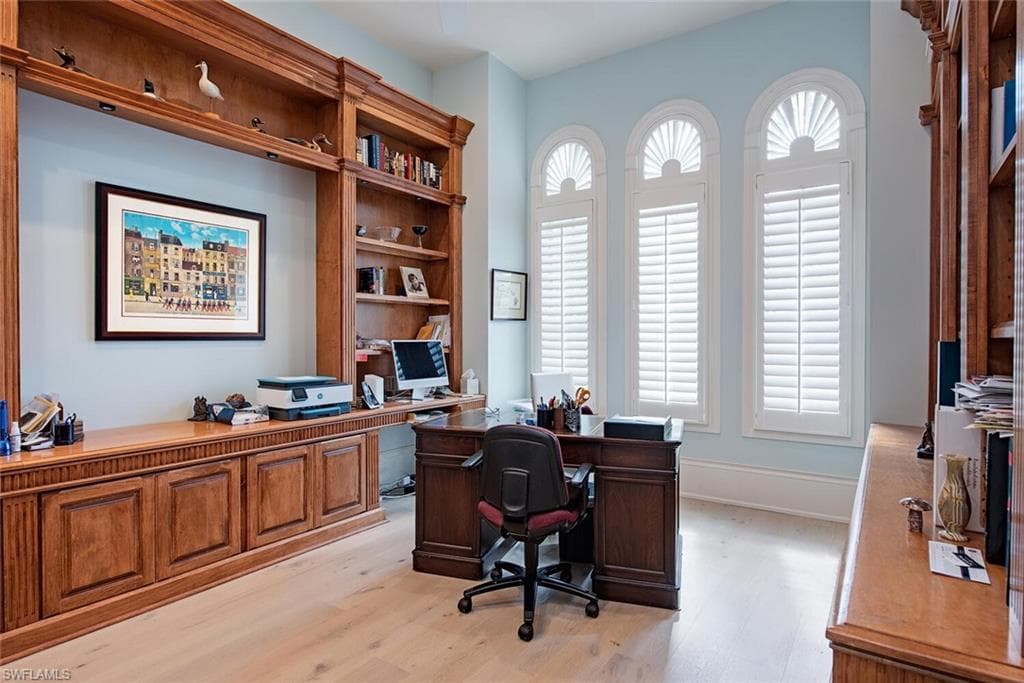 1755 Venezia Ct, Naples, FL 34105-11