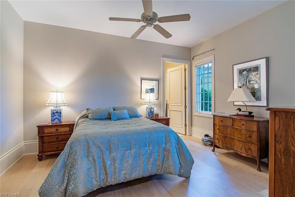 1755 Venezia Ct, Naples, FL 34105-12