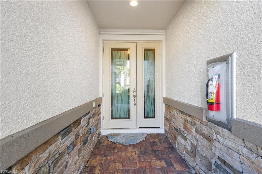 9213 Quartz Ln 101, Naples, FL 34120-4