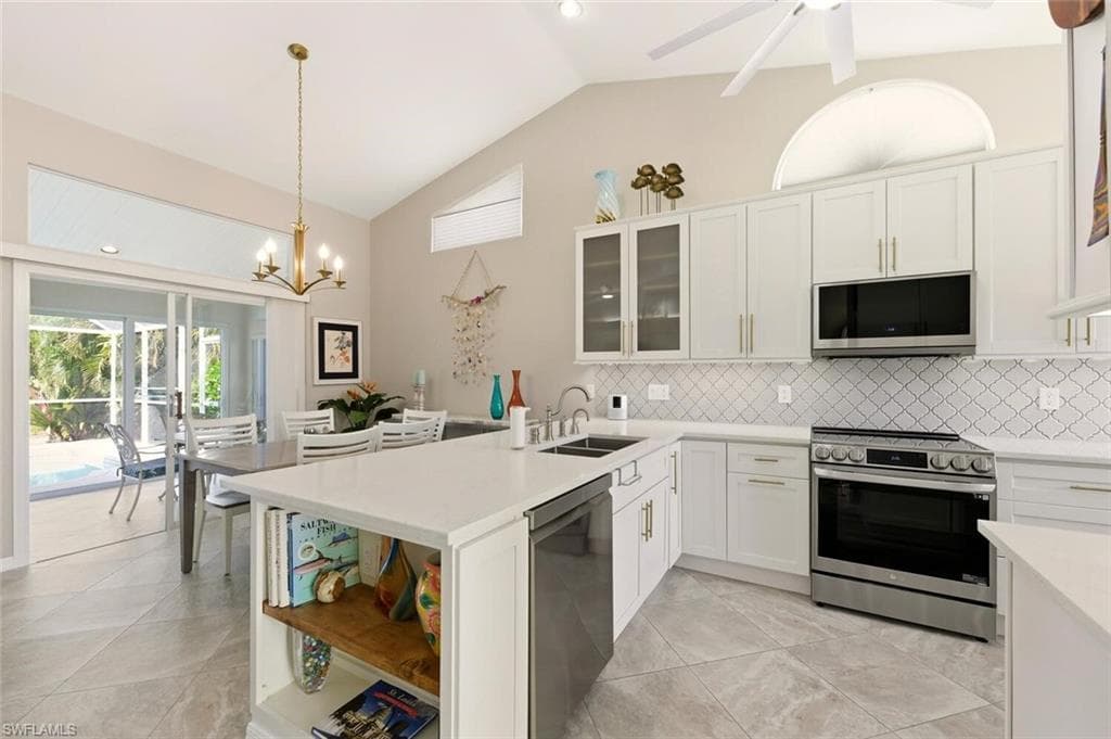 912 Belville Blvd, Naples, FL 34104-8