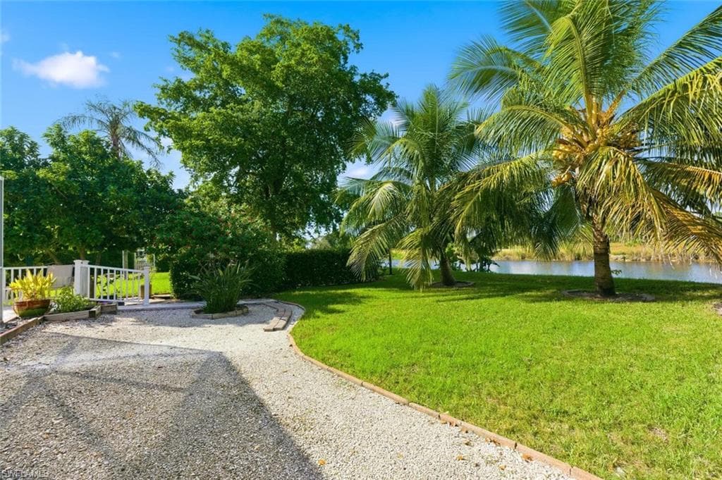 912 Belville Blvd, Naples, FL 34104-34