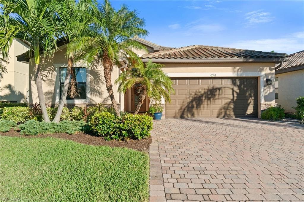 10919 Cherry Laurel Dr, Fort Myers, FL 33912-1
