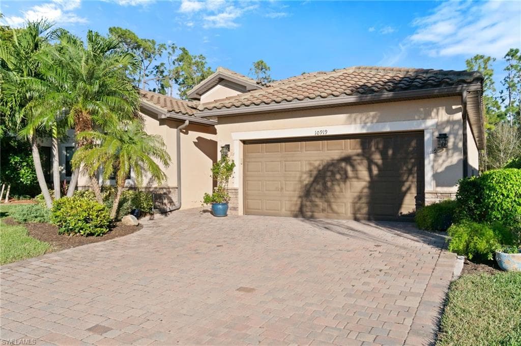 10919 Cherry Laurel Dr, Fort Myers, FL 33912-2
