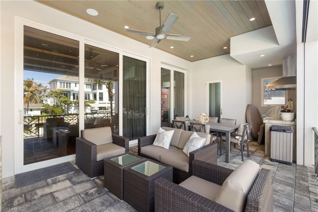 103 Bayview Ave, Naples, FL 34108-15