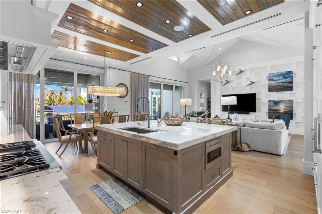 103 Bayview Ave, Naples, FL 34108-21