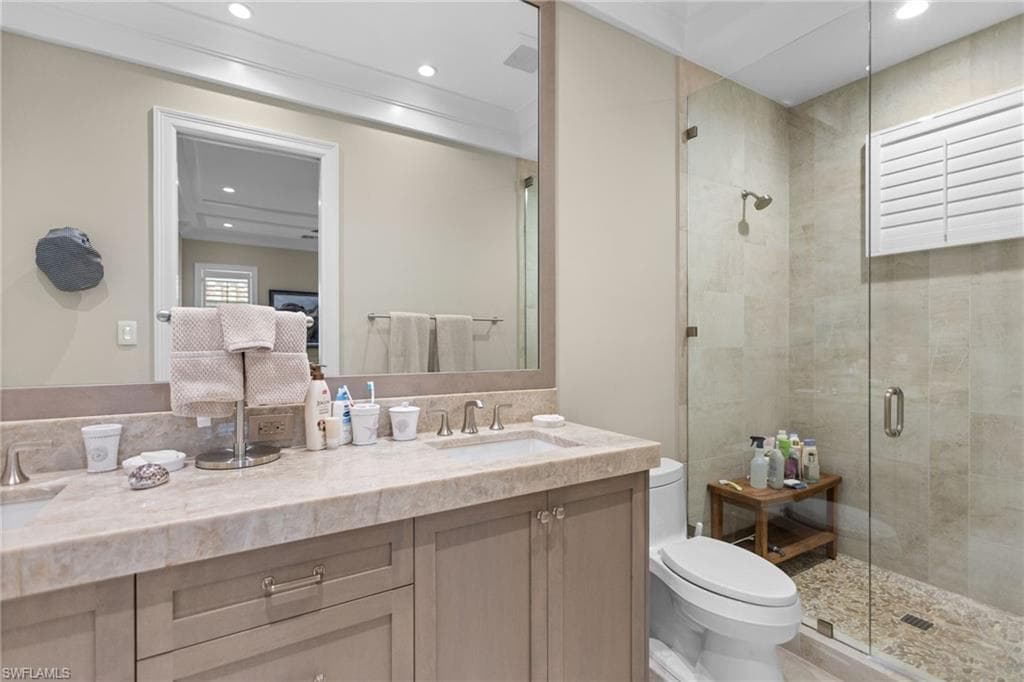 103 Bayview Ave, Naples, FL 34108-5