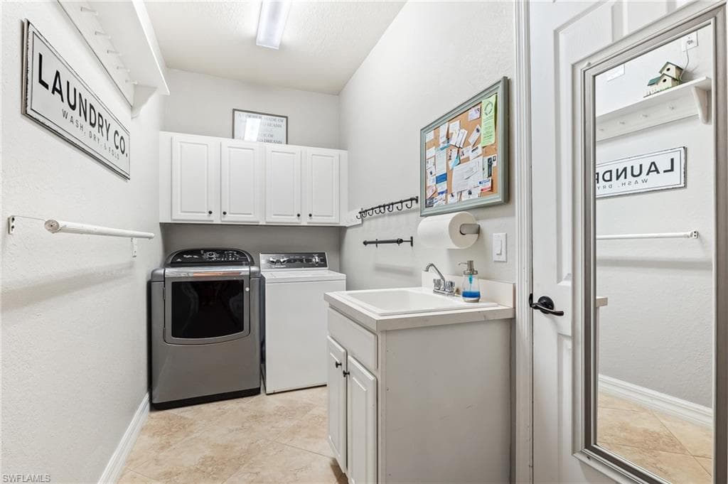 12621 Fenhurst Way, Naples, FL 34120-32