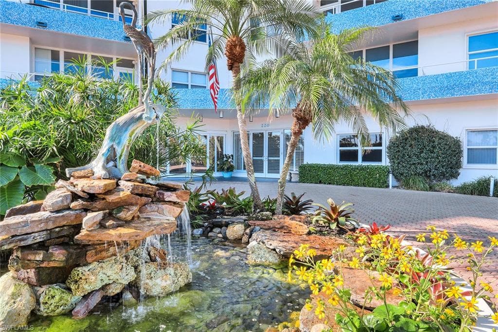 220 Seaview Ct Phc, Marco Island, FL 34145-4