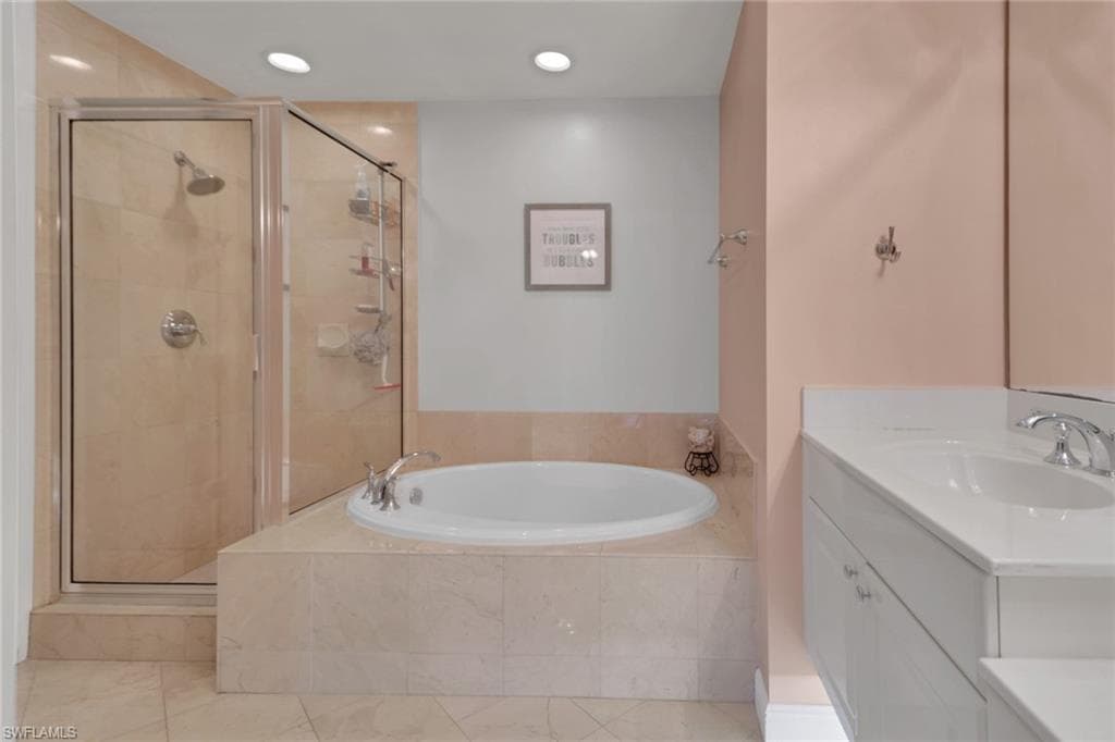 2375 Hidden Lake Dr 4404, Naples, FL 34112-25