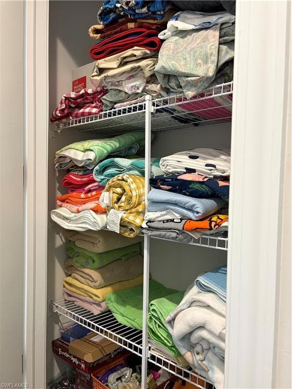 9095 Saint Lucia Dr, Naples, fl 34114-13