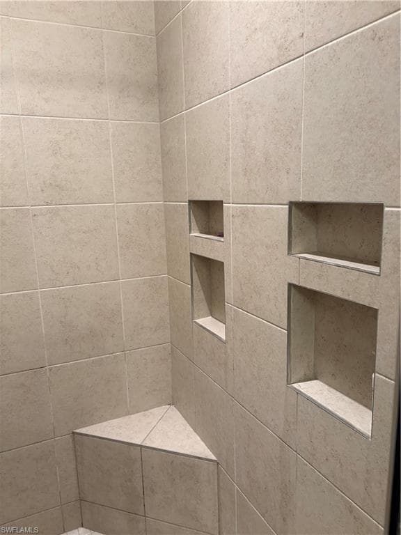 9095 Saint Lucia Dr, Naples, fl 34114-29