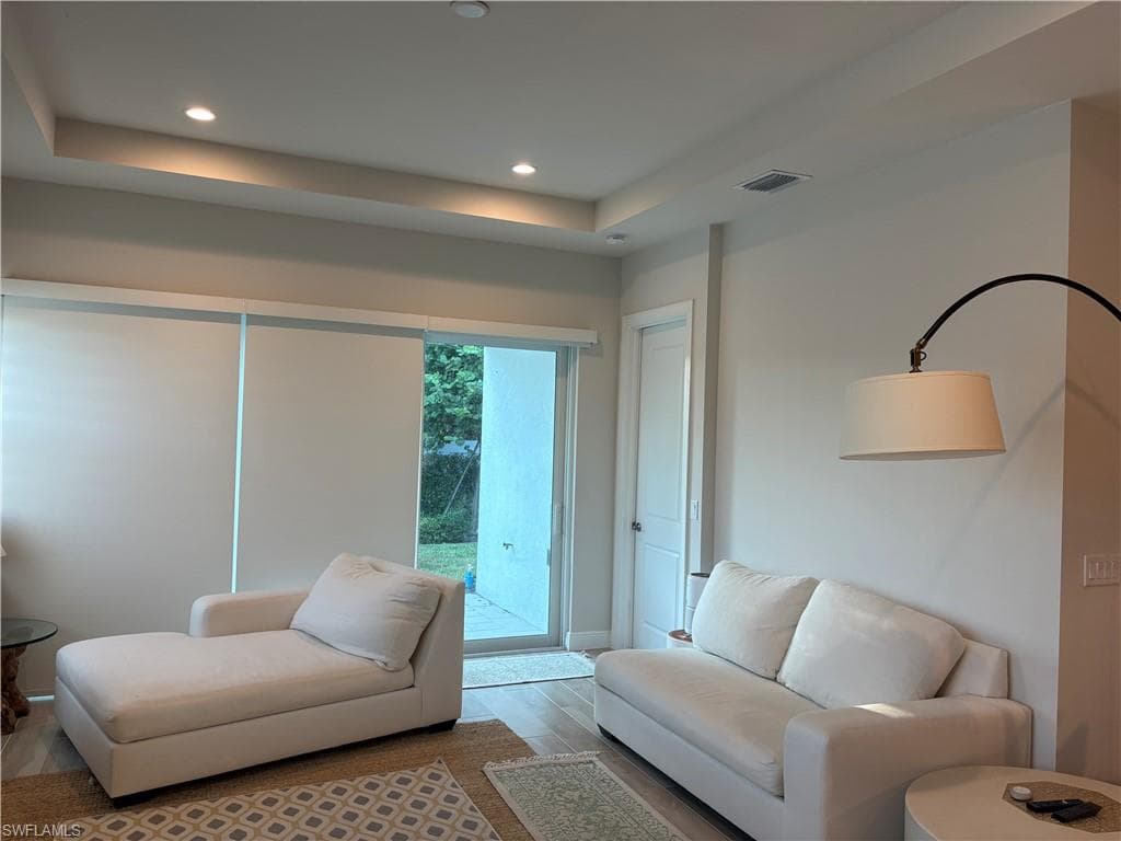 9095 Saint Lucia Dr, Naples, fl 34114-44