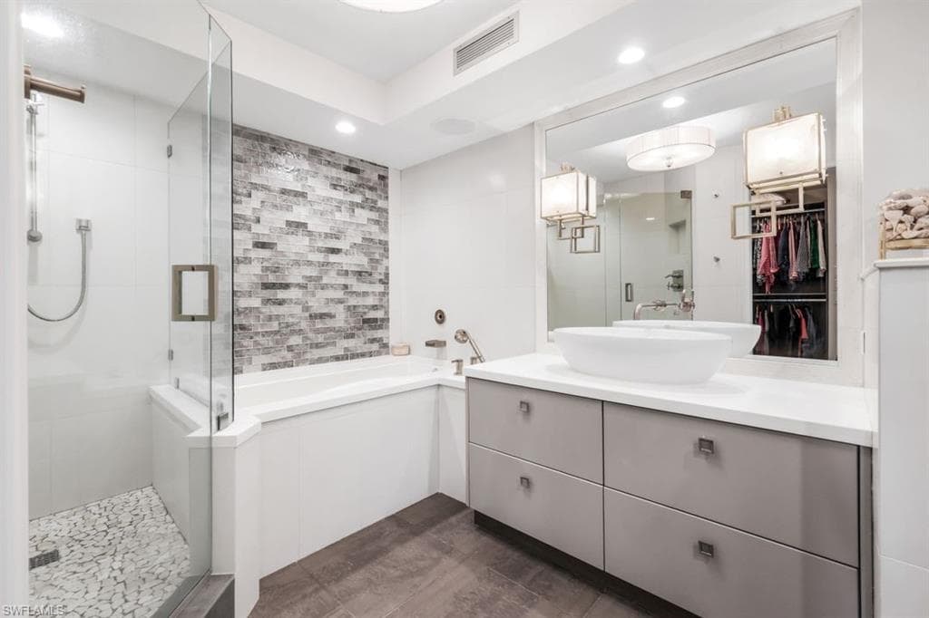 355 Park Shore Dr 1-134, Naples, FL 34103-15