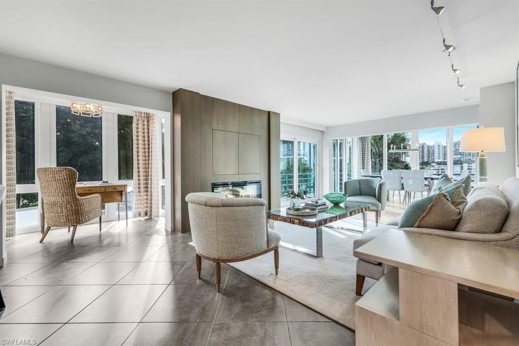 355 Park Shore Dr 1-134, Naples, FL 34103-1