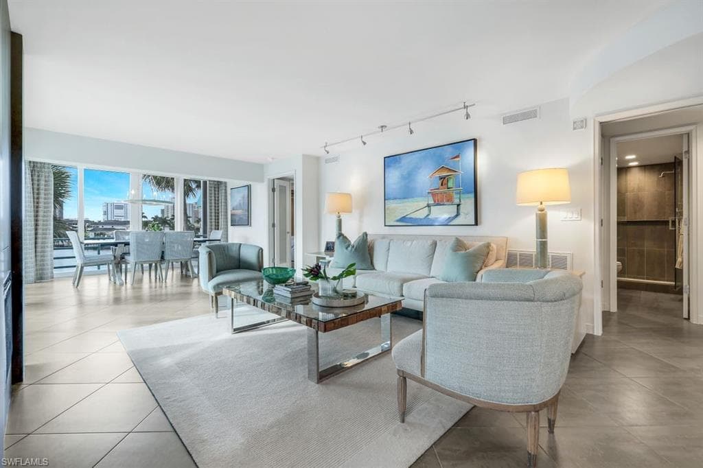 355 Park Shore Dr 1-134, Naples, FL 34103-3