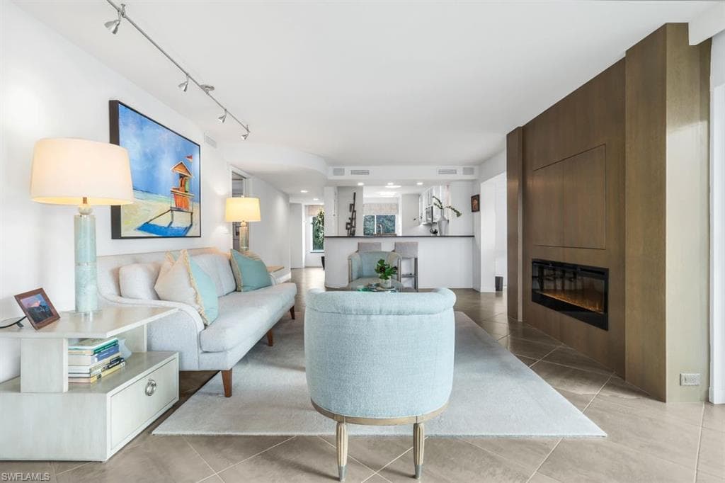 355 Park Shore Dr 1-134, Naples, FL 34103-4