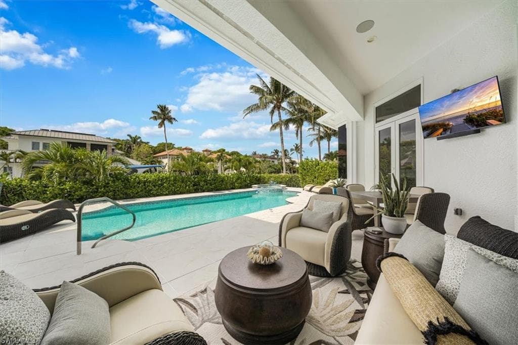 470 17th Ave S, Naples, FL 34102-8