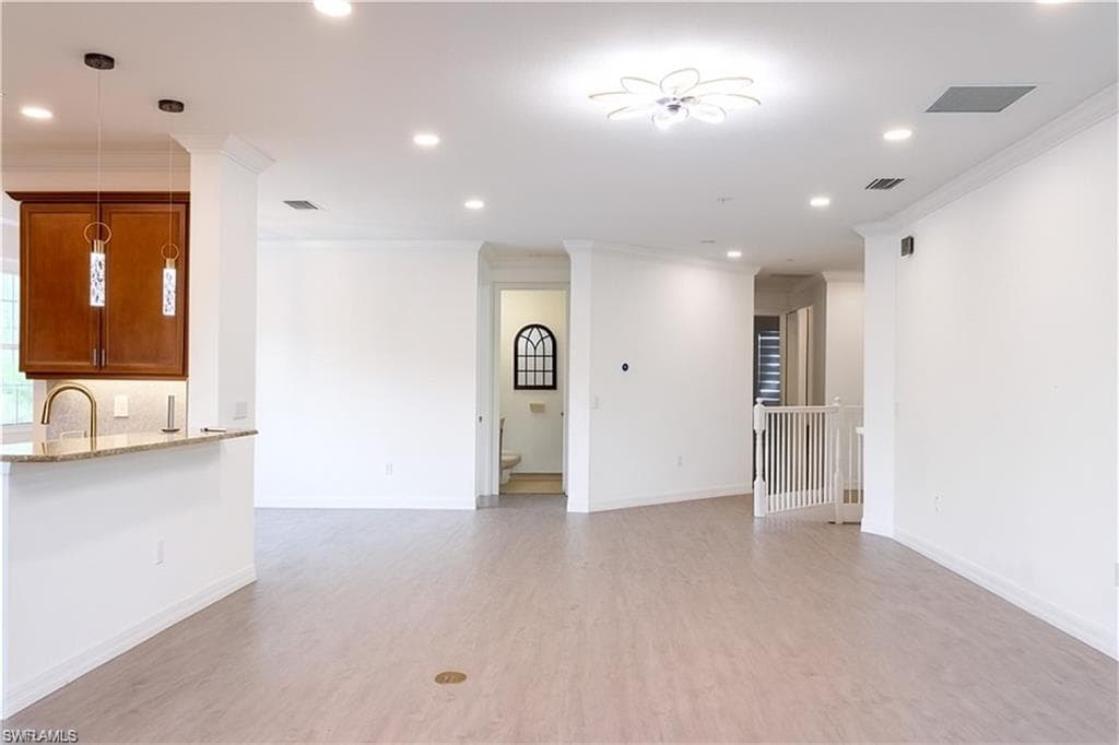 6533 Monterey Pt 204, Naples, FL 34105-10