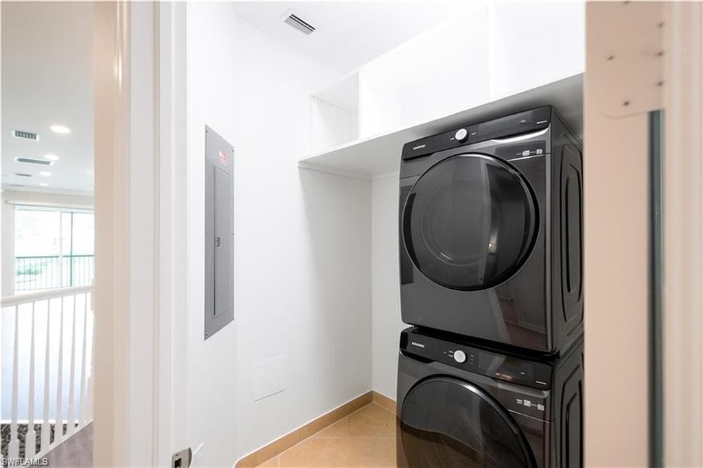 6533 Monterey Pt 204, Naples, FL 34105-16