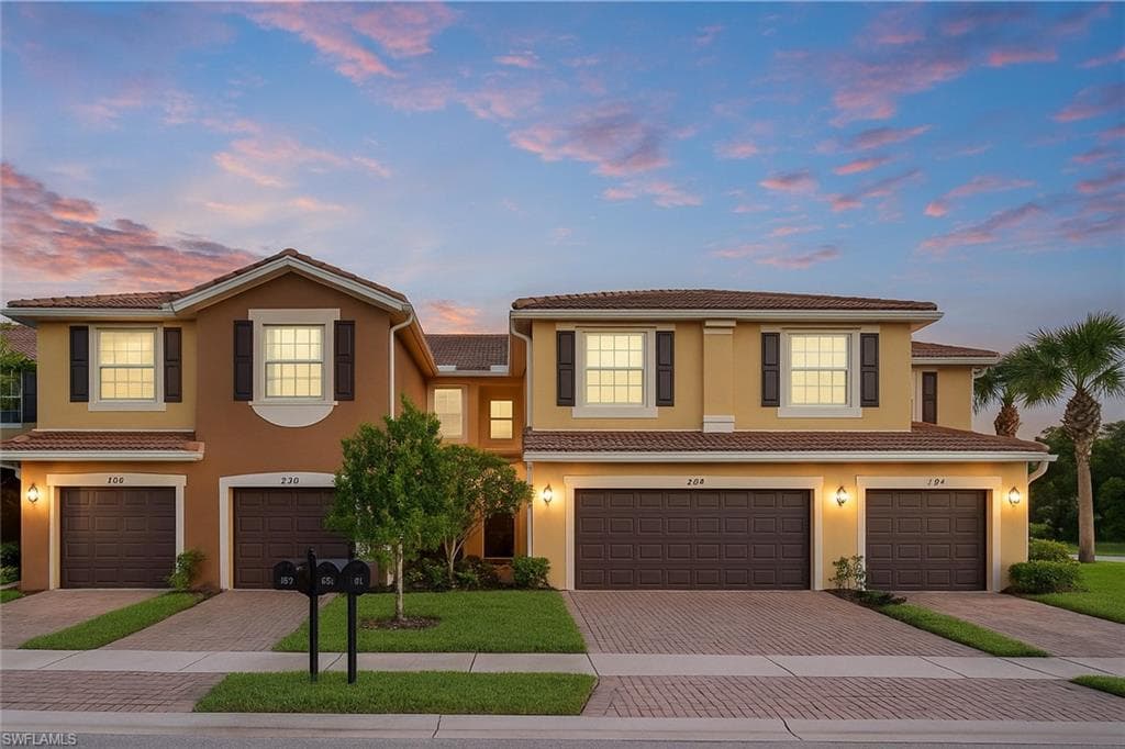 6533 Monterey Pt 204, Naples, FL 34105-2